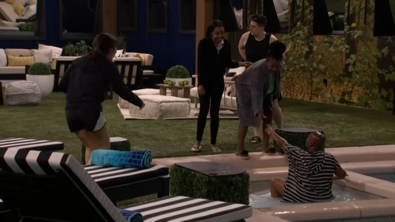BB25: Felicia Practices The Perfect Mic Drop BB25: Felicia Practices The Perfect Mic Drop